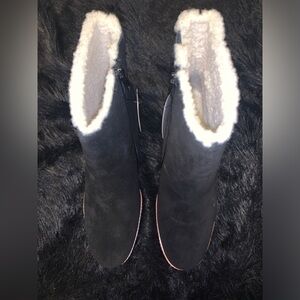 AQUQ COLLEGE DANNA BLACK SUEDE BOOTIES